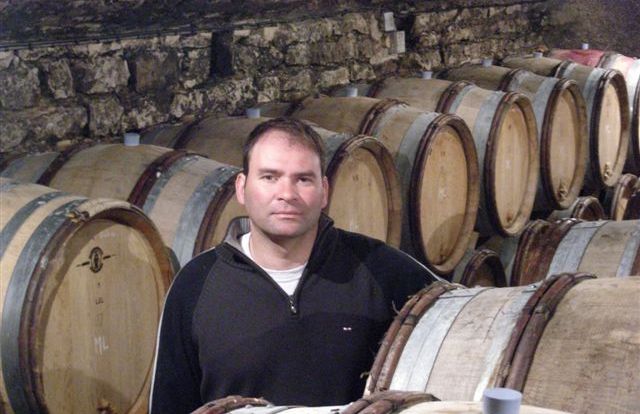 Rémi Jobard dans sa cave à Meursault