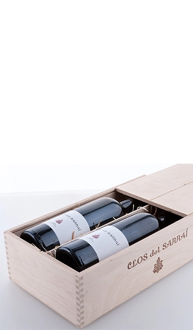 Zwei Flaschen in der "Clos del Sarrai" Holzkiste aus naturbelassenem Birkensperrholz mit Schiebedeckel 2013