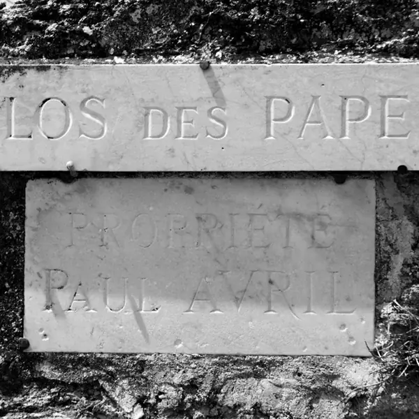 Clos des Papes - Propriété Paul Avril entrance sign
